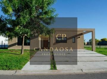 Casa · 206m² · 4 Ambientes · 4 Cocheras · Nvr. Venta Casa en San Sebastian