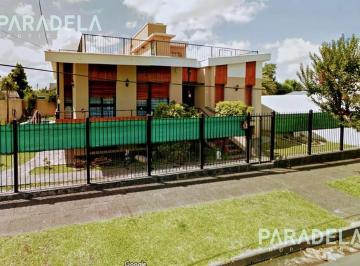 Casa · 311m² · 5 Ambientes · 3 Cocheras · Casa en Venta - Ituzaingó - Carabobo Al 2200