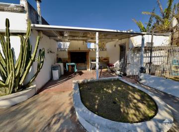 Casa · 135m² · 5 Ambientes · 1 Cochera · Casa de 4 Dorm., Cochera y Departamento Independiente en Venta en Ensenada