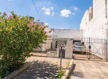 Casa · 135m² · 5 Ambientes · 1 Cochera · Casa de 4 Dorm., Cochera y Departamento Independiente en Venta en Ensenada