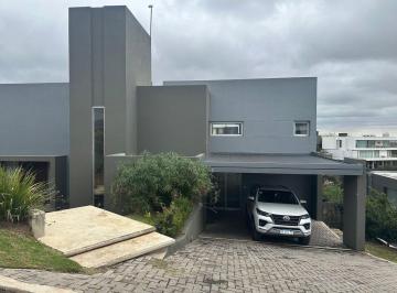 Casa de 8 ambientes, La Calera · Vendo - La Rufina - Impecable Propiedad - 4 Dorm. - Play Room - Lavad - Galeria - Pileta - Cochera 2