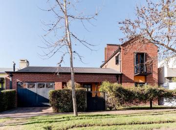 Casa · 112m² · 3 Ambientes · 1 Cochera · Casa en Venta en City Bell