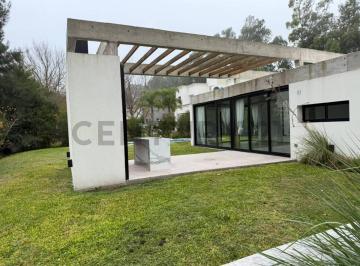 Casa · 280m² · 5 Ambientes · Y 148 Casa en Alquiler 4 Dorm. Grand Bell 2 Barrio Cerrado Pileta