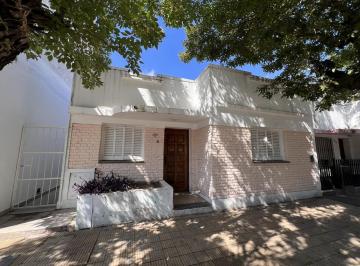 Casa · 95m² · 3 Ambientes · Casa en Caseros