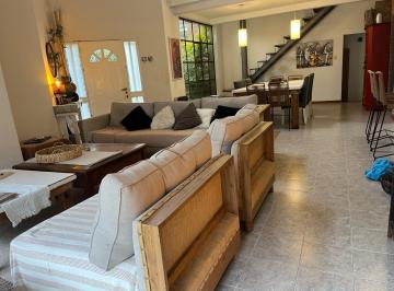 Casa · 168m² · 5 Ambientes · 2 Cocheras · Lindísima Casa en Nautico Escobar 190 m² Cub Sobre 525 m² Lote con Pileta