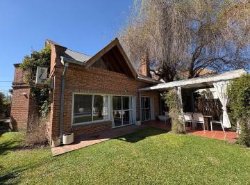 Casa · 168m² · 5 Ambientes · 2 Cocheras · Lindísima Casa en Nautico Escobar 190 m² Cub Sobre 525 m² Lote con Pileta