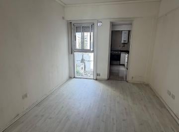 Departamento de 2 ambientes, Parque Chacabuco · Semipiso 2 Amb Luminoso a 2 Cuadras del Subte José María Moreno