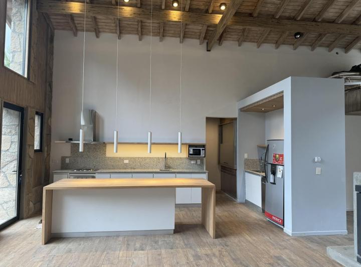 Casa · 210m² · 5 Ambientes