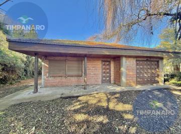 Casa · 220m² · 3 Ambientes · 1 Cochera · Casa a 100 m de Av Cobo y Zona del Bosque