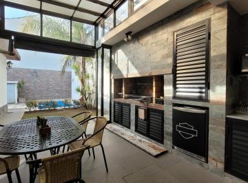 Casa · 270m² · 6 Ambientes · 3 Cocheras · Venta Casa 6 Ambientes con Cochera y Pileta en Haedo
