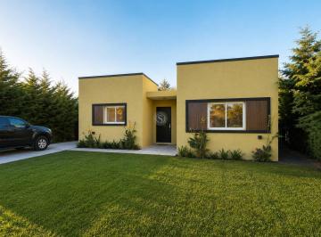 Casa · 160m² · 4 Ambientes · 1 Cochera · Casa en Alquiler en Barrio Santa Elena, Pilar del Este, Pilar