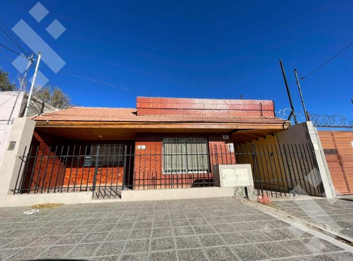 Casa · 285m² · 4 Dormitorios · 1 Cochera