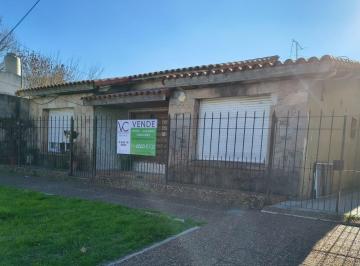 Casa · 4 Ambientes · 1 Cochera · Casa en Temperley
