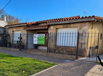 Casa · 170m² · 4 Ambientes · 1 Cochera · Venta - Casa de 3 Dorm. con Garaje a Reciclar – Cangallo 1520 Temperley