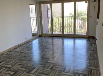 Departamento de 4 ambientes, Parque Chacabuco · Departamento de 85 m² con 3 Habitaciones y 2 Baños en Venta en Parque Chacabuco