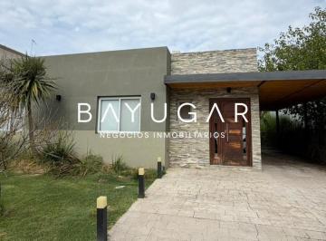 Casa · 144m² · 4 Ambientes · 4 Cocheras · Venta - Casa en Barrio Los Arces - Pilar