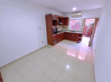 Casa · 88m² · 5 Ambientes · 1 Cochera · Venta Casa PH. Al Frente 2 Dorm., Patio, Terraza, Cochera en Lourdes