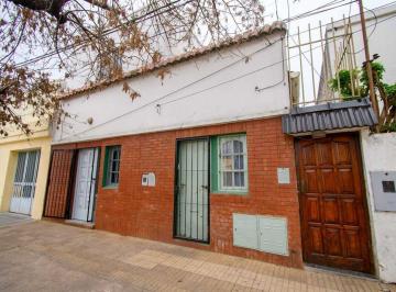 Casa · 77m² · 5 Ambientes · Casa Al Frente 2 Dorm - Barrio Roma