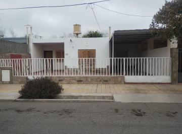 Casa · 230m² · 5 Ambientes · 1 Cochera · Casa en Edilco