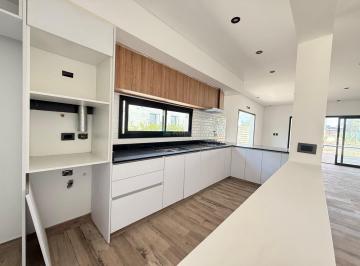 Casa · 143m² · 4 Ambientes · 2 Cocheras · Casa Chalet en Venta en San Pablo, Pilar, G. B. a. Zona Norte