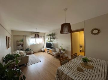 Departamento de 4 ambientes, Floresta · Impecable Cuatro Ambientes en Floresta