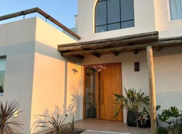 Casa · 210m² · 5 Ambientes · Casa en Venta en Amarras, Puertos, Escobar