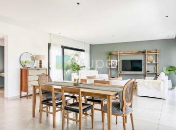 Casa · 228m² · 4 Ambientes · Casa en Venta en El Cantón Golf, El Cantón, Escobar