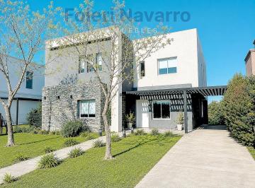Casa · 203m² · 6 Ambientes · 3 Cocheras · Casa 6 Ambientes en Pilar del Este - Santa Emilia - Venta