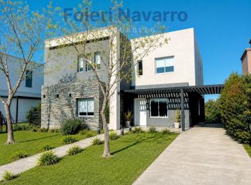Casa · 203m² · 6 Ambientes · 3 Cocheras · Casa 6 Ambientes en Pilar del Este - Santa Emilia - Venta