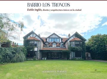 Casa · 940m² · 8 Ambientes · 3 Cocheras · Venta Importante Casa en Los Troncos con Jardín, Quincho y Casa de Huéspedes