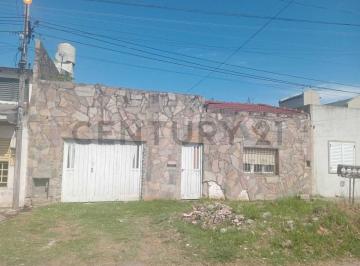 Casa · 80m² · 4 Ambientes · 1 Cochera · Casa en Venta