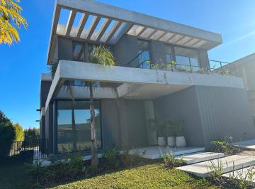 Casa · 270m² · 4 Ambientes · 1 Cochera · Casa en Venta en Castaños, Nordelta, Tigre