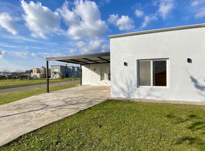 Casa · 160m² · 5 Ambientes · 4 Cocheras