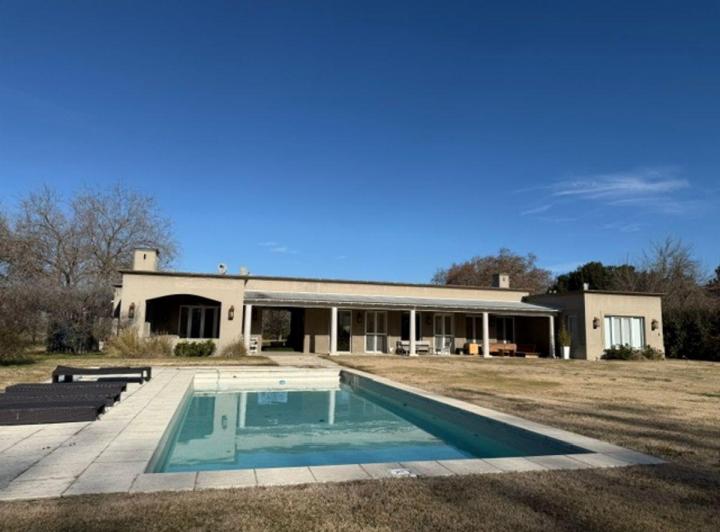Casa · 200m² · 7 Ambientes · 2 Cocheras