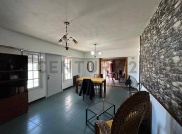 Casa · 210m² · 4 Ambientes · 1 Cochera · Casa de 4 Ambientes en Lomas del Golf | Mar del Plata