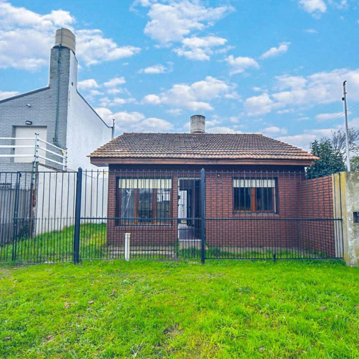 PH 2 amb, 49m² con patio y espacio para auto — Barrio Los Pinares
