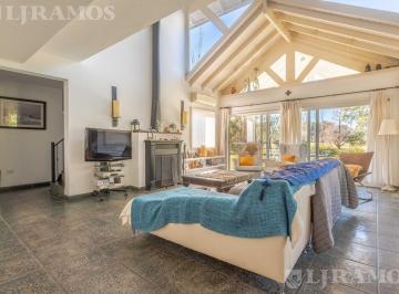 Casa · 236m² · 5 Ambientes · 3 Cocheras · Venta Casa Barrio Larena C. C. Ruta 6 Km Km 174. Fatima