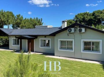 Casa de 6 ambientes, Pinamar · Casa en Venta y Alquiler en Náyades