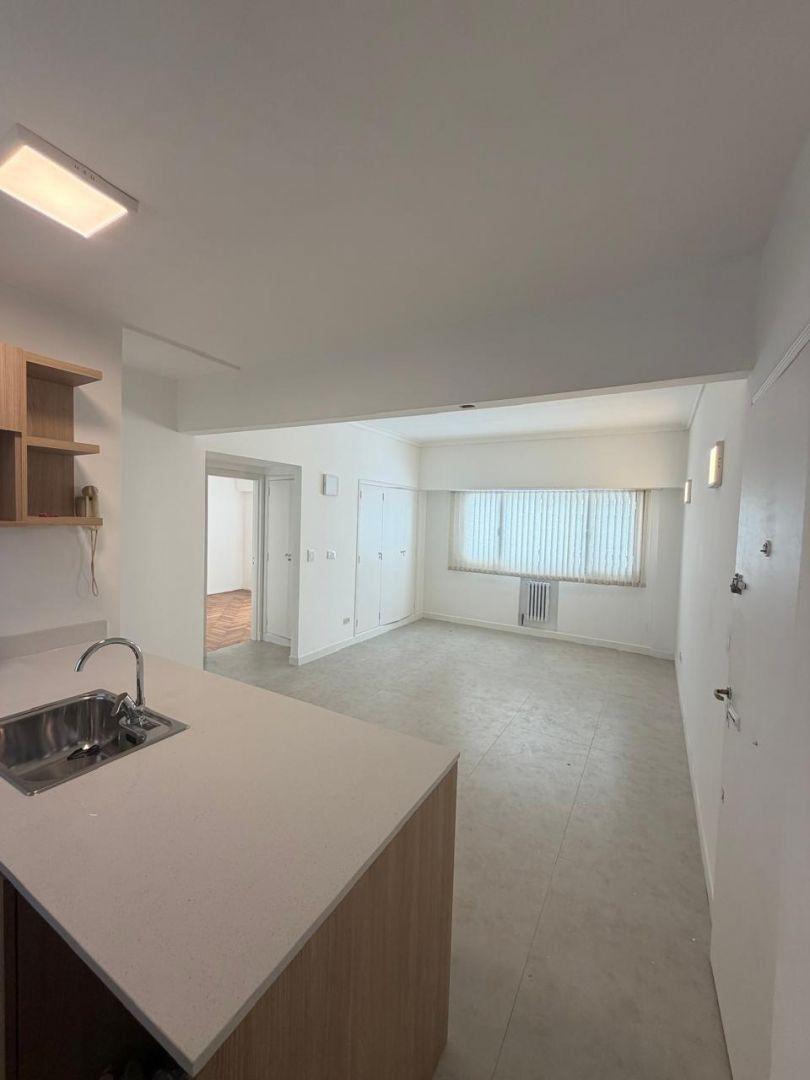 Venta de Departamento 3 Ambientes al lateral en Plaza Mitre