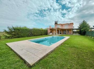 Casa · 154m² · 3 Ambientes · Casa con Pileta en Roldan