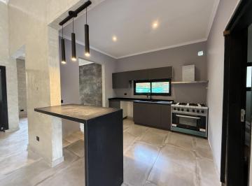 Casa · 140m² · 4 Ambientes · 1 Cochera · Casa a La Venta, 4 Ambientes, Jardín y Pileta, Maschwitz