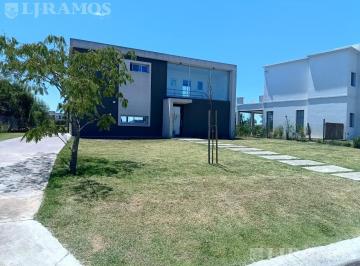 Casa · 193m² · 5 Ambientes · 5 Cocheras · Casa en San Sebastian A5 - Mb