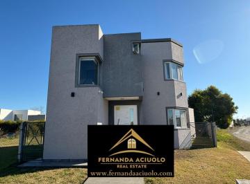 Casa · 126m² · 4 Ambientes · Casa en Alquiler en Laguna Azul