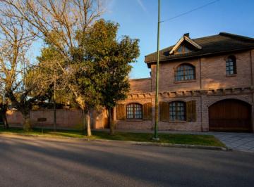 Casa · 200m² · 5 Ambientes · 2 Cocheras · Venta Casa 5 Ambientes Amplio Parque