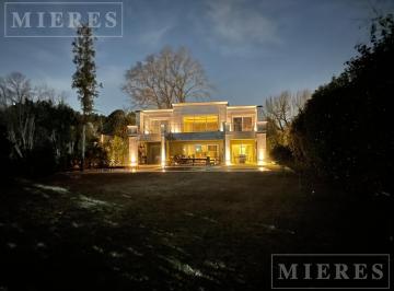 Casa · 243m² · 6 Ambientes · Casa en Venta en Highland Park
