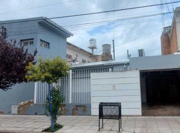 Casa · 240m² · 5 Ambientes · 1 Cochera · Alquiler Casa Centrica Grande con Depto