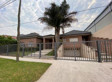 Casa · 280000m² · 6 Ambientes · 3 Cocheras · Casa en Manuel B Gonnet 492 E/ Camino Centenario y 14