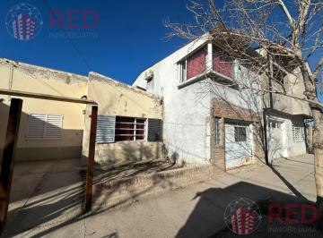 Casa · 220m² · 6 Ambientes · 1 Cochera · Casa en Cipolletti