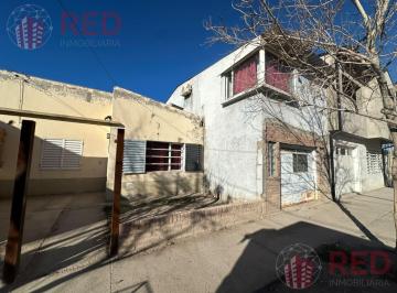 Casa · 220m² · 6 Ambientes · 1 Cochera · Vende Casa de 4 Dorm. en Cipolleti Ambientes Amplios