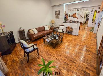 Casa · 190m² · 4 Ambientes · 2 Cocheras · Venta Casa 4 Ambientes en Dos Plantas con Jardín, Pileta y 2 Cocheras en Villa Lugano - Apto Crédito